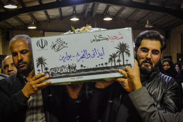 مراسم اکران فیلم سینمایی مجنون در دبیرستان کوثر شهر رباط‌سنگ