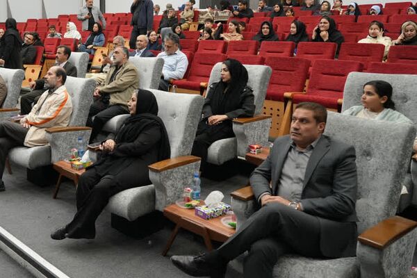 آیین رونمایی از دو اثر فاخر ادبی در شهرداری کهریزک 