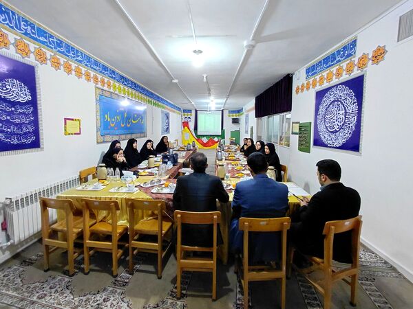 جلسه  مدیران متوسطه اول مدارس در دبیرستان شهرآرا دو