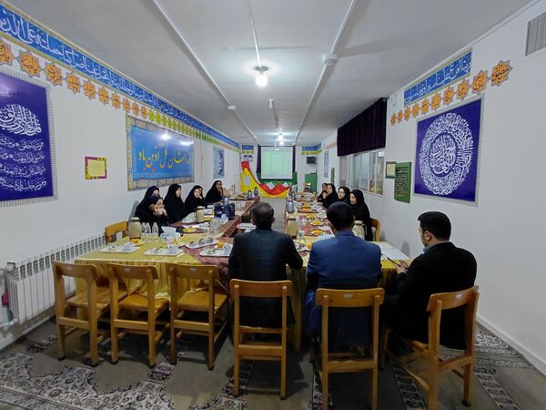 جلسه  مدیران متوسطه اول مدارس در دبیرستان شهرآرا دو