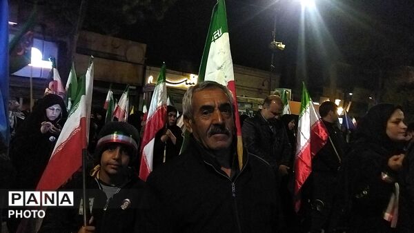 نیشابوری ها از پیر تا کودک در اجتماعات خیابانی