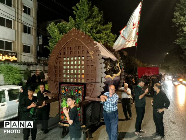 کاروان‌های عزاداری شب شهادت امام سجاد(ع) در سراسر اصفهان به حرکت درآمد
