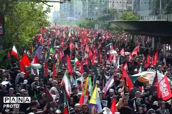 اشک‌ها و بغض‌های میلیونی در مسیر تشییع پیکر مطهر رهبر شهید