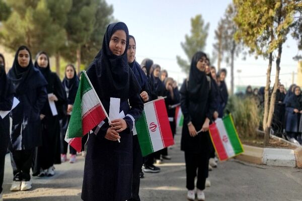 آغاز سال تحصیلی جدید و گرامیداشت هفته دفاع مقدس در دبیرستان شهید مجید دهنوی نیشابور