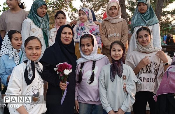 وقتی پارک وفا رنگ‌وبوی روز معلم گرفت