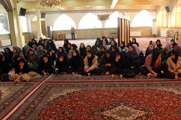 عزاداری باشکوه دانش‌آموزان و مسئولان در سوگ حضرت فاطمه زهرا (س)