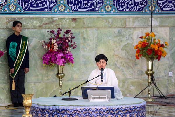 ترتیل خوانی دانش‌آموزان در حرم حضرت معصومه(س)