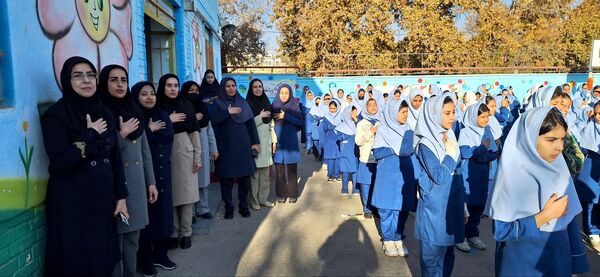 مراسم صبحگاهی در مدرسه دخترانه بنت الهدی صدر۲ 