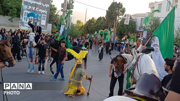کاروان عاشورایی در تفرش همزمان با دومین روز محرم الحرام 