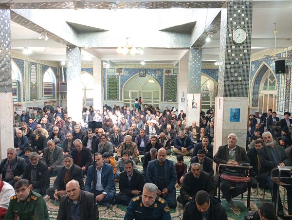 نماز جمعه‌ای که در آن شعار «مرگ بر آمریکا» طنین‌انداز شد