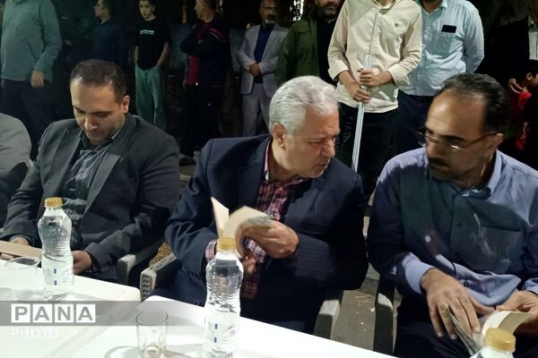 از فروش کتاب تا بیعت با رهبری؛ روایت موکب خانه نخبگان شهرستان دماوند در تجمعات شبانه رودهن