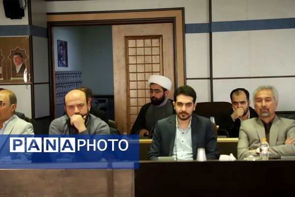 تقدیر از رتبه دوم کنکور سراسری در شورای برنامه‌ریزی آموزش و پرورش قم