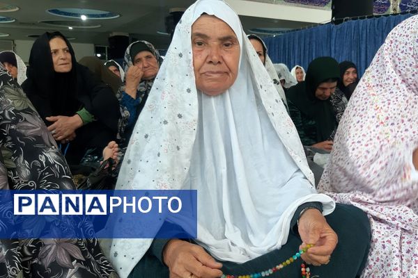 اقتدار مردم در صفوف نماز جمعه لردگان 