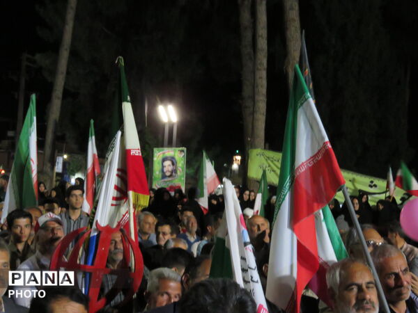 رژه دختران جان فدا همزمان با سراسر کشور در شهرستان خلیل آباد 
