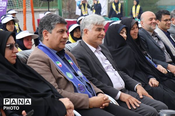 همایش «یاوران انقلاب» ناحیه ۶ مشهد در دبیرستان یاس ۲ 
