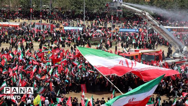 وداع حماسی ملت با پیکر مطهر پیشوای انقلاب اسلامی