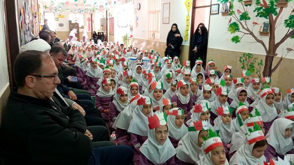  قاب‌های خبری از مراسم زنگ انقلاب در دبستان بوستان شهرستان بن