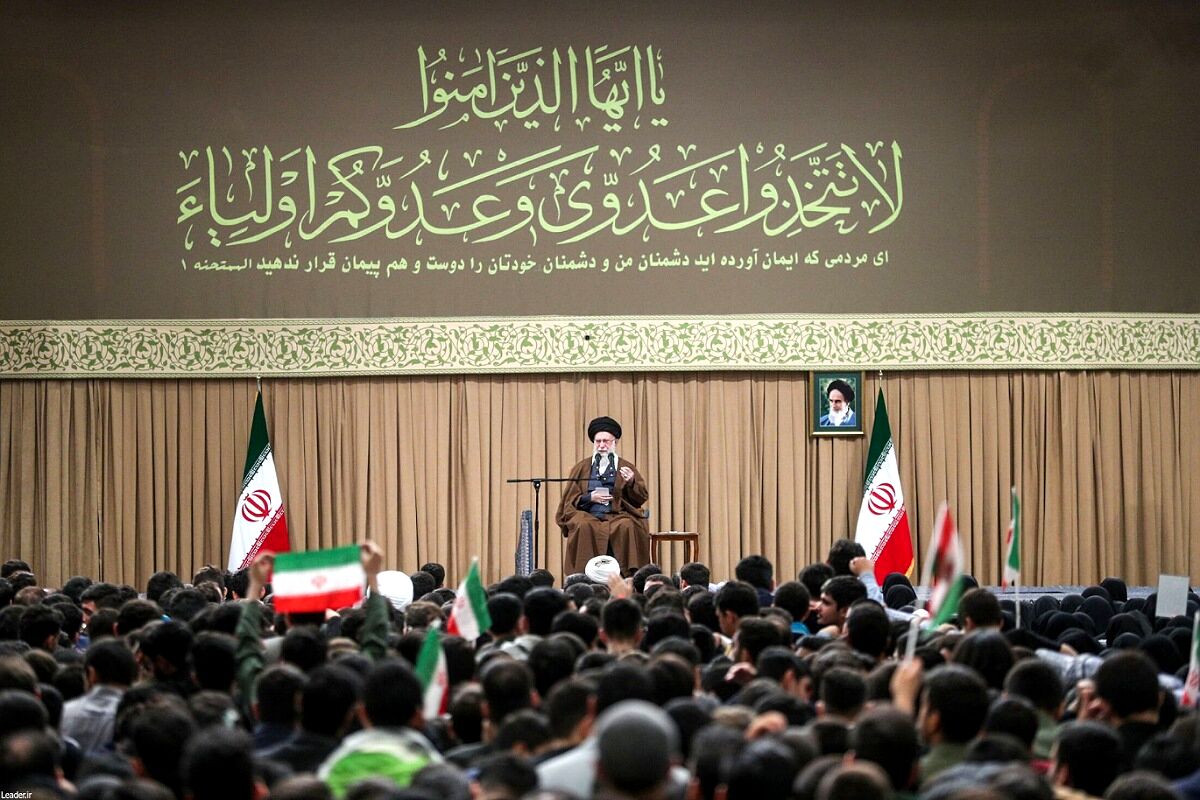 سپاس برای این نعمت بزرگ که در سایه ولایت زندگی میکنم
