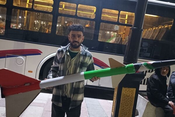 مردم یکن‌آباد در میدان امام، پیمانِ دوباره با شهدا بستند
