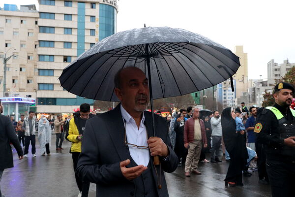لحظه تحویل سال نو در کنار بارگاه ملکوتی امام رضا (ع)