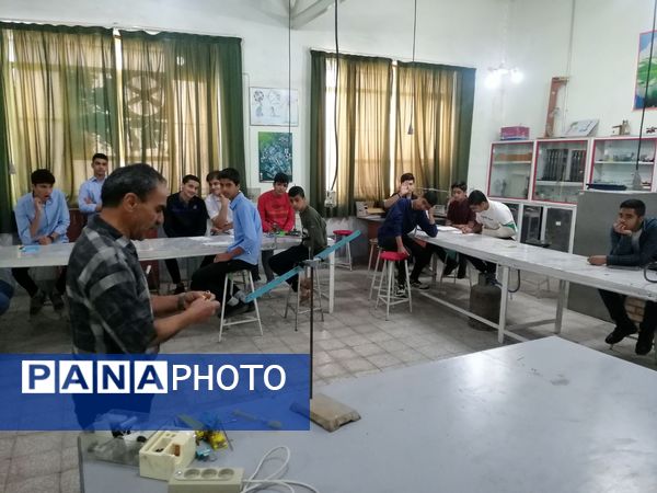 حضور دانش‌آموزان دبیرستان نمونه دانش در پژوهشسرا جابربن‌حیان