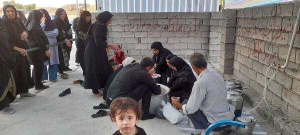 پذیرایی از زائران اربعین حسینی در مواکب پل سیمره ورودی شهرستان هلیلان 