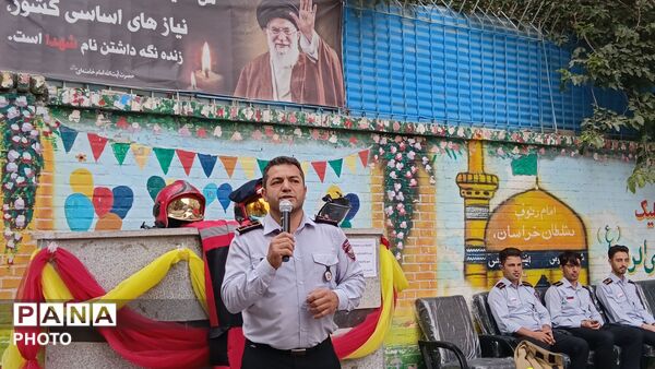 وقتی قهرمانان بی ادعا،مشق ایثار دادند. مدرسه رحمانی فرد میزبان آتش‌نشانان
