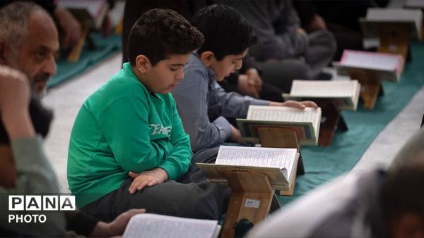 محفل انس با قرآن کریم در آخرین روز نمایشگاه قرآن در مصلی کرج