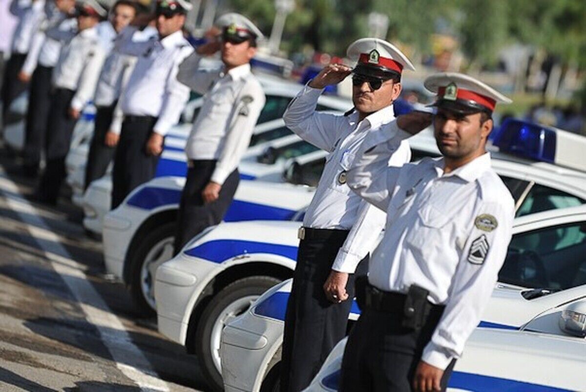 حضور پلیس راه در ۱۲۳ گردنه برفی کشور