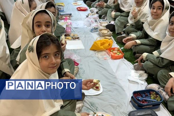 برگزاری مراسم صبحانه سلامت در دبستان نیلوفر رفیعی ناحیه دو شهرری 