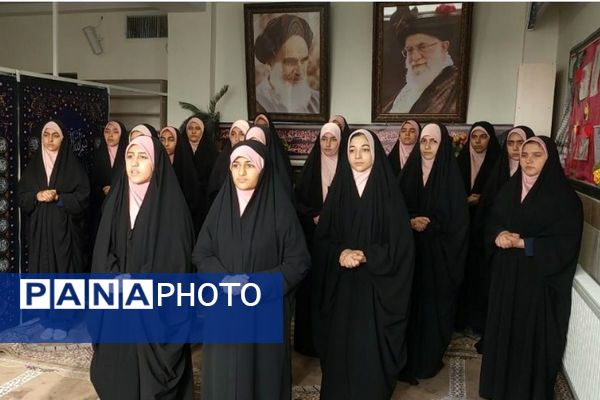 اجرای طرح «لاله‌های روشن» در دبیرستان هیات امنایی فرزانگان با هدف ترویج فرهنگ ایثار