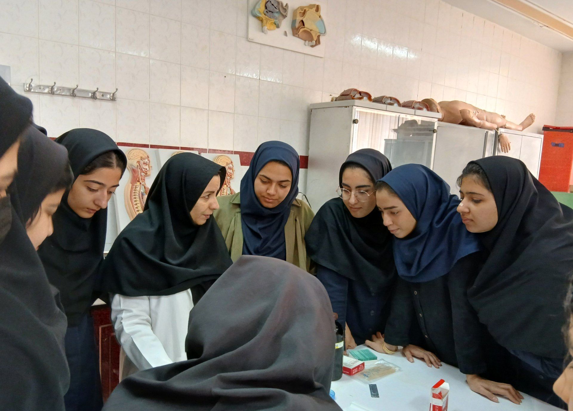 تجربه‌ای عمیق و علمی برای دانش‌آموزان ابرار وردنجان در پژوهش‌سرای بن