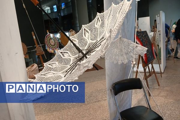 بازدید دانش آموزان ناحیه دو شهرری از نمایشگاه صنایع دستی برج میلاد 