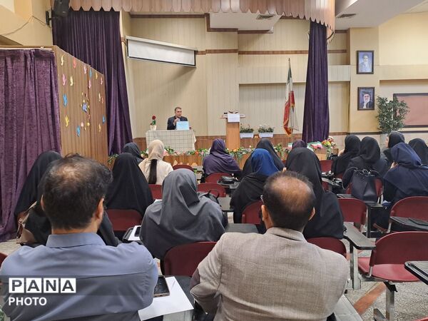 نخستین نشست هم‌اندیشی مراقبین سلامت منطقه ۱۰ تهرا‌ن در سال تحصیلی جدید