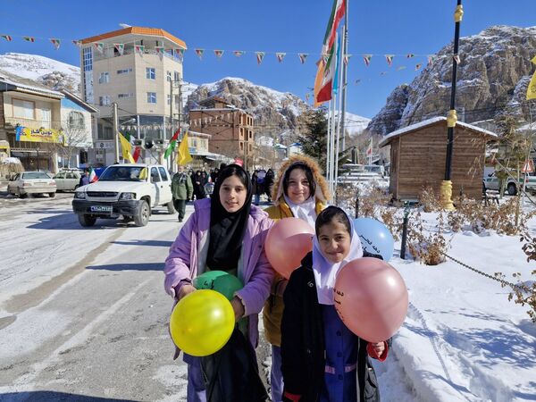 حماسه حضور گرم مردم بلده در سرمای زمستان 