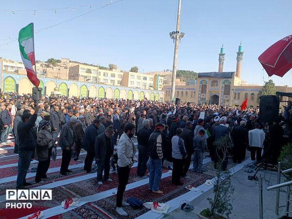 خروشِ بصیرت در صحن امامزاده جعفر (ع)؛ تالار قرآن پیشوا گنجایش دریای سوگواران مقتدا را نداشت