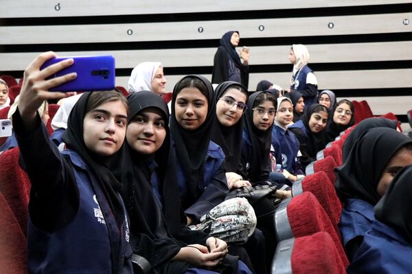 آیین تجلیل از دختران دانش‌آموز خبرنگار منتخب پانا شهرستان‌های استان تهران