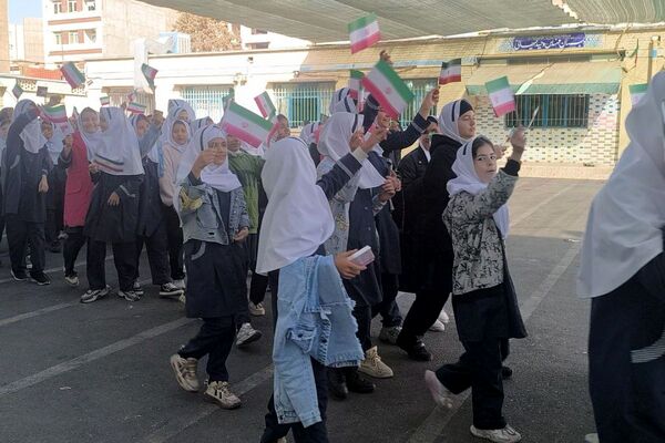 تجدیدِ پیمان با انقلاب و اهل بیت(ع) در روز ۱۳ آبان