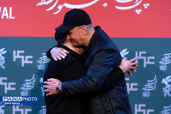 نشست نقد و بررسی فیلم «غوطه‌ور» در چهل و چهارمین جشنواره ملی فیلم فجر