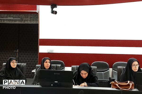 جلسه هم‌اندیشی و تبیین برنامه‌های معاونت پرورشی و تربیت بدنی با مدیران مدارس متوسطه اول کهریزک 