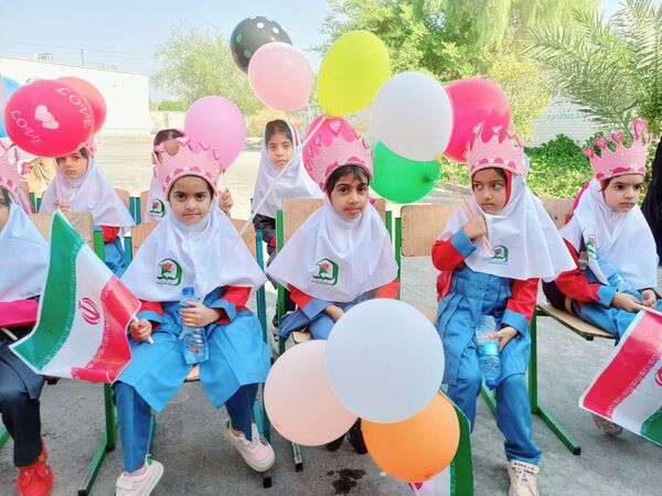 جشن شکوفه‌ها در شهرستان قلعه‌گنج 