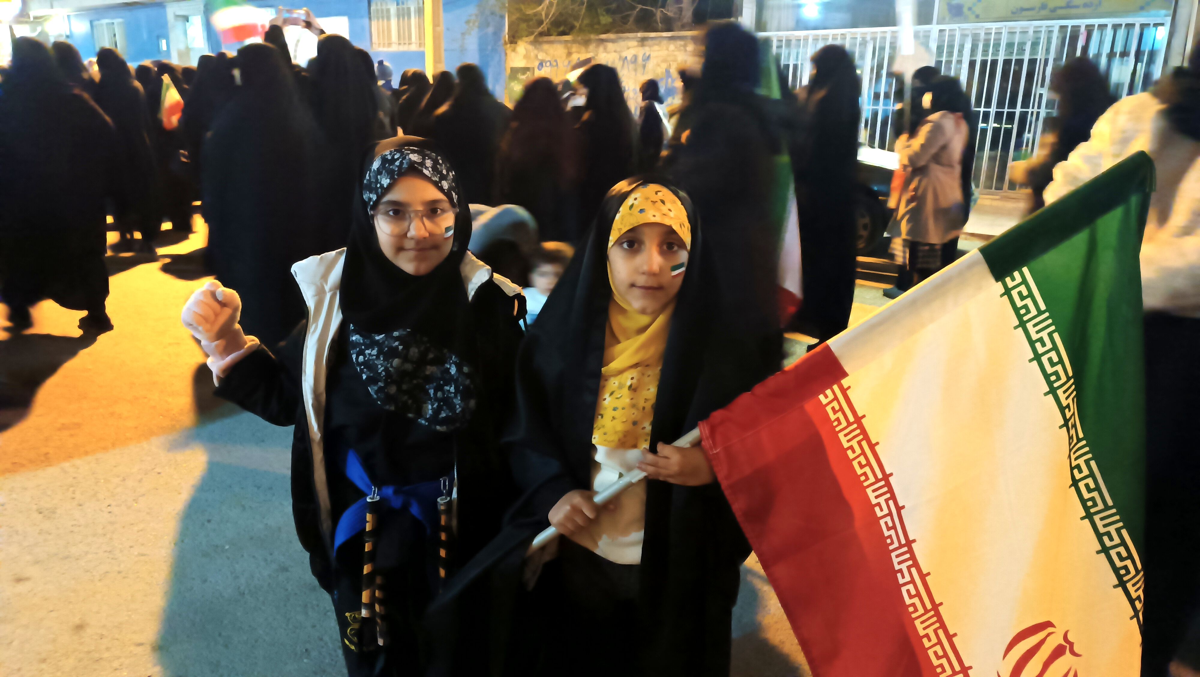 راهتان را ادامه می‌دهیم