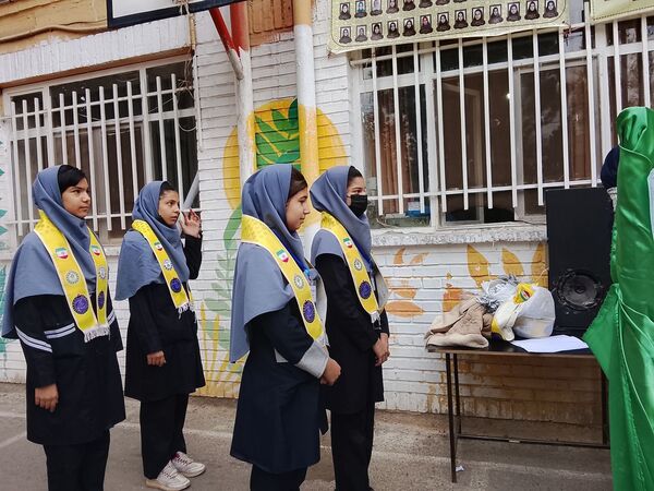 جشن روز مادر و جشنواره کیک و دسر در دبیرستان دخترانه دانشور ۲ 
