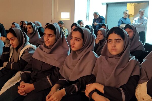بزرگداشت «مادران چشم به راه»باحضور دانش‌آموزان دبیرستان دخترانه معرفت کهریزک