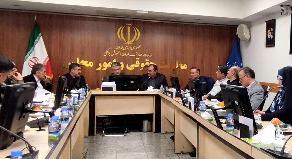 کادر سلامت؛ خط مقدم خدمت‌رسانی در بحران/ پیگیری حقوقی خسارات مراکز درمانی در دستور کار وزارت بهداشت