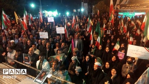 ادامه تجمعات مردمی بیعت با رهبری در نورآباد برای هفتاد و هشتم شب
