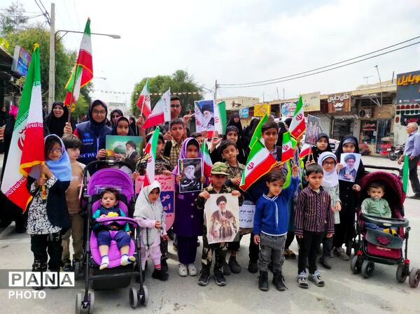  کودکان و دانش‌آموزان لارستانی در راهپیمایی روز قدس