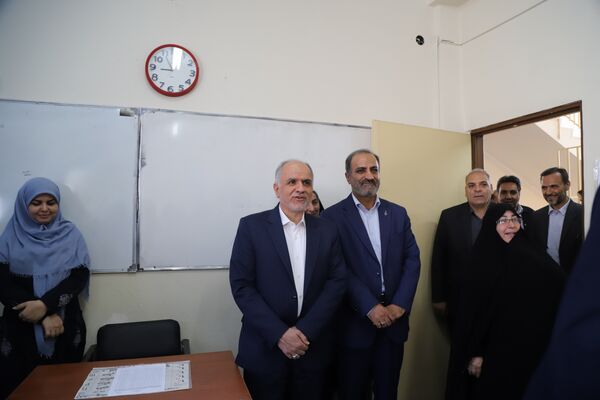 نواختن زنگ آغاز سال تحصیلی با حضور وزیر دادگستری 