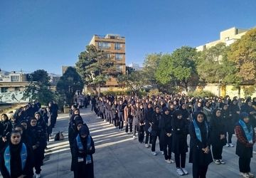 آغاز سال تحصیلی با طنین زنگ ایثار و مقاومت در دبیرستان نمونه زینب الکبری(س) قروه 