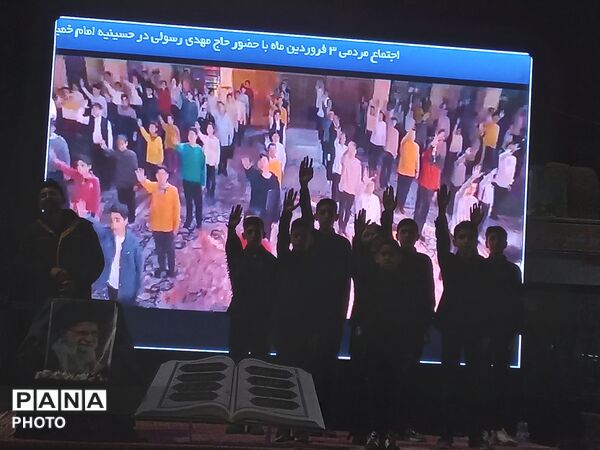 اجتماع مردم در بیعت با سومین رهبر جمهوری اسلامی ایران در امامزاده محروق نیشابور